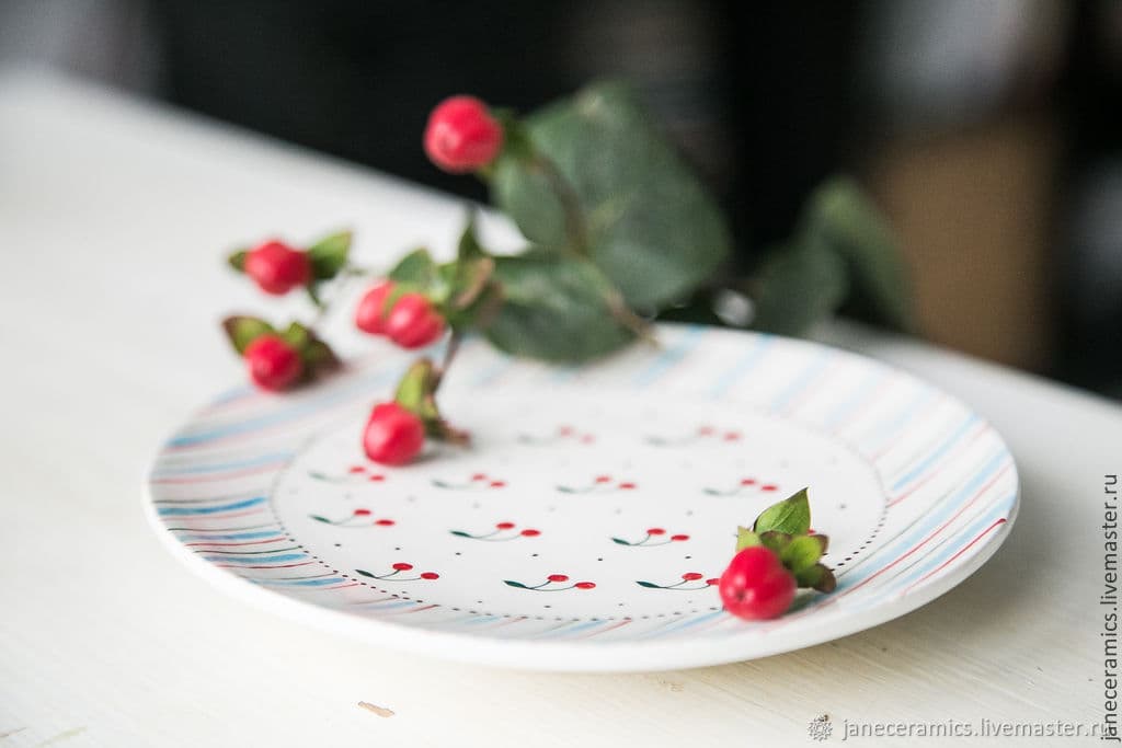 Вишнёвый десерт... Блюдце ручной работы, керамика — 2